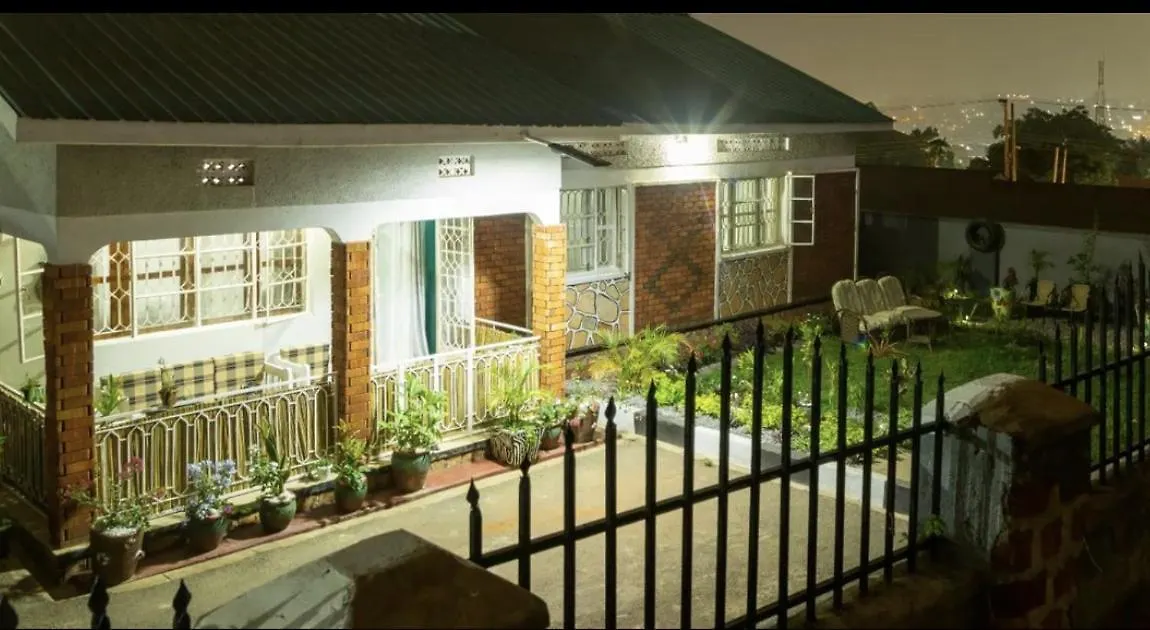 City Oasis By Siima _ Hidden Gem City Family Home 캄팔라