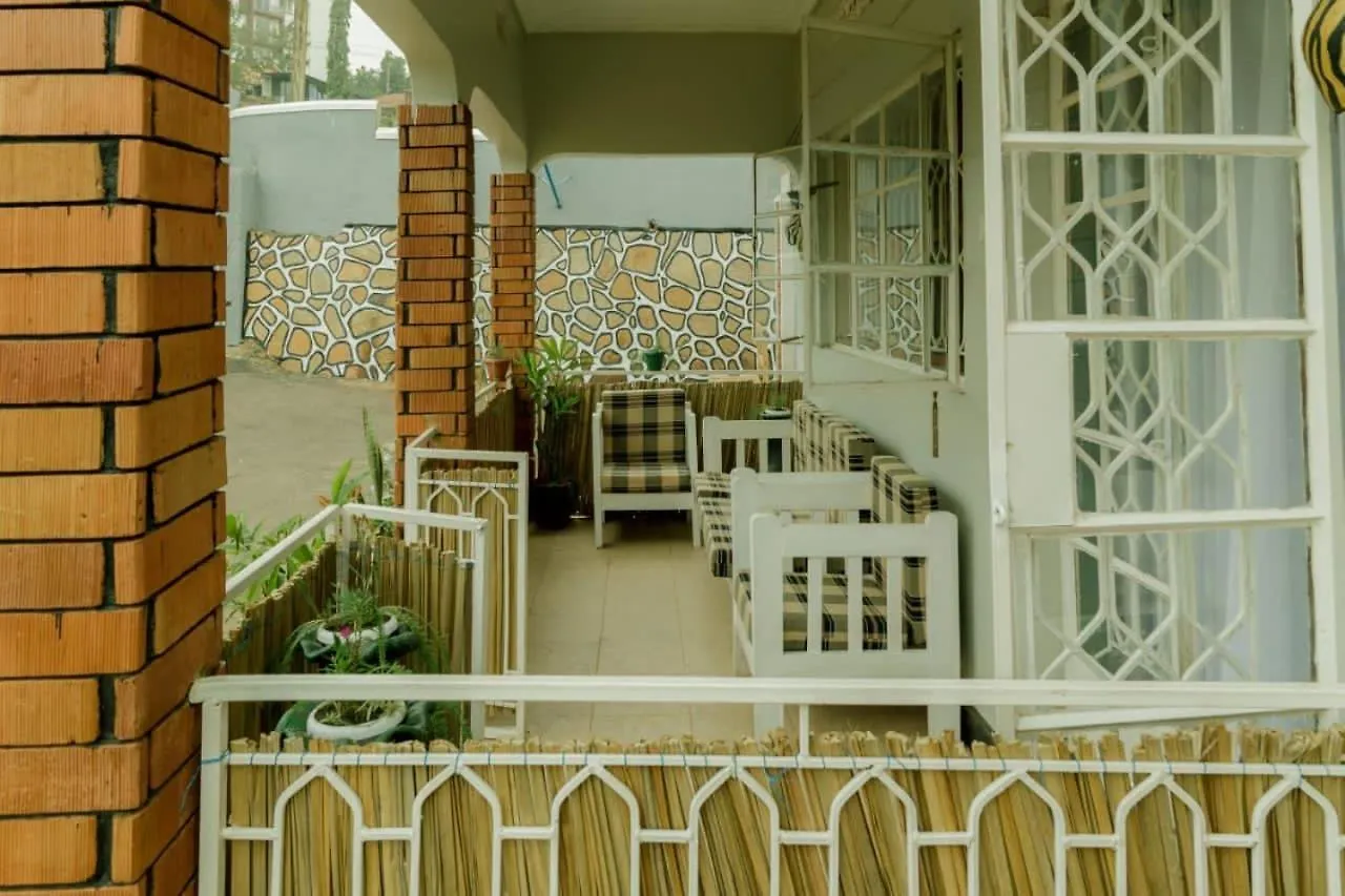 City Oasis By Siima _ Hidden Gem City Family Home 캄팔라 우간다