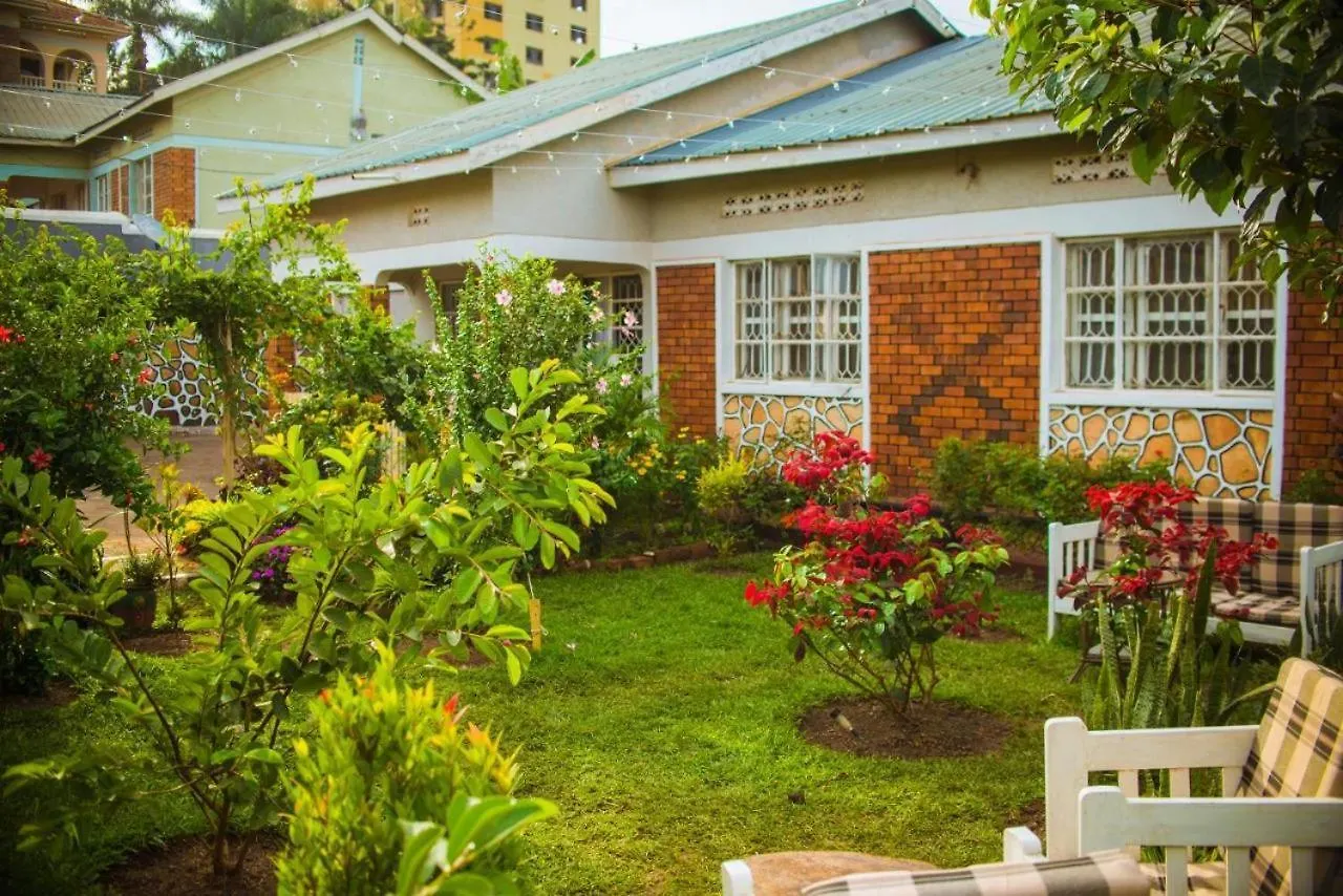 City Oasis By Siima _ Hidden Gem City Family Home 캄팔라 우간다